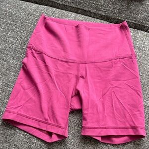 Aritzia TNAction TNAButter Atmosphere Hi-Rise 5" Short in Twinberry Red Size XS
